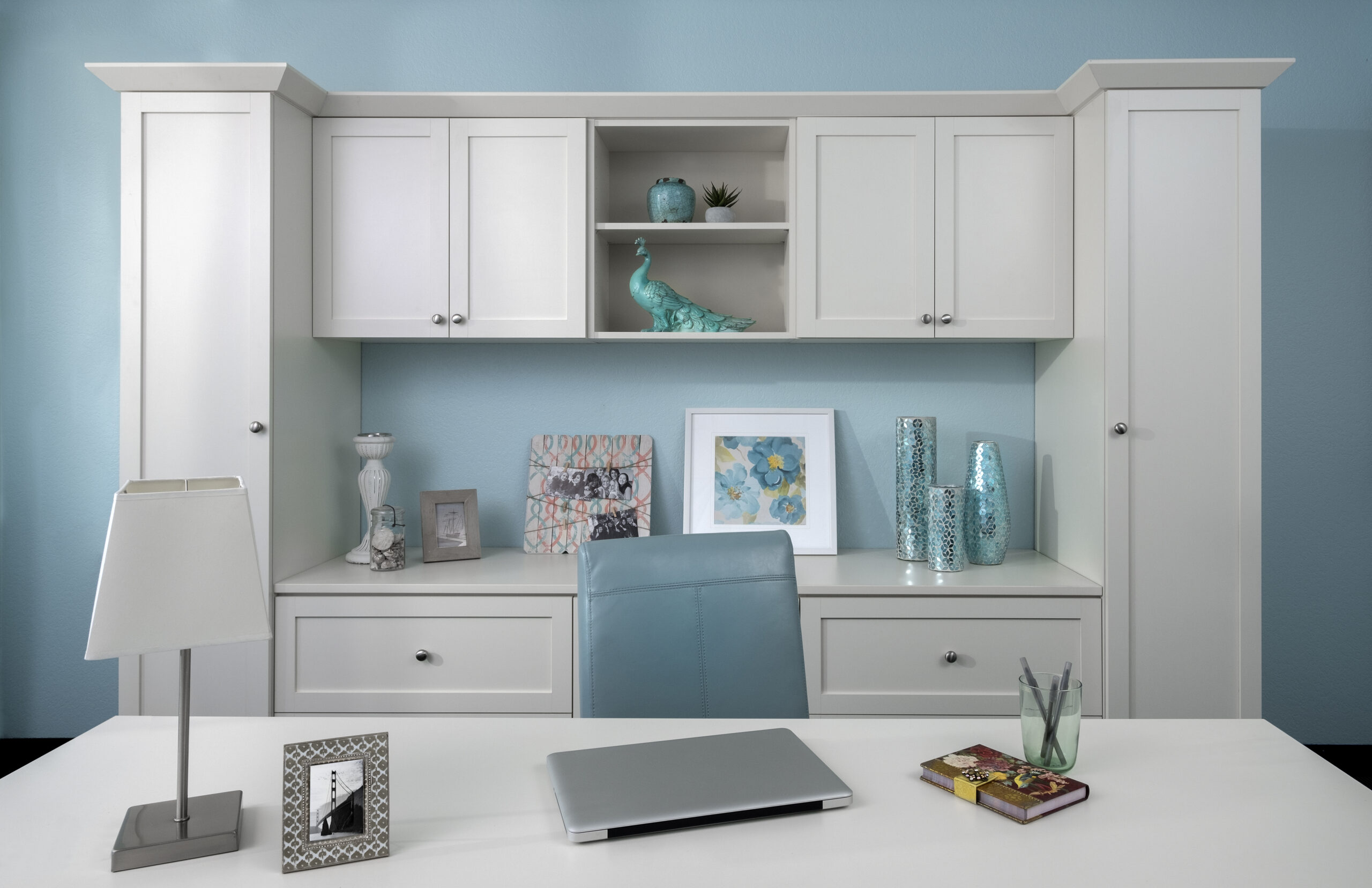 clean whote home office in ottawa